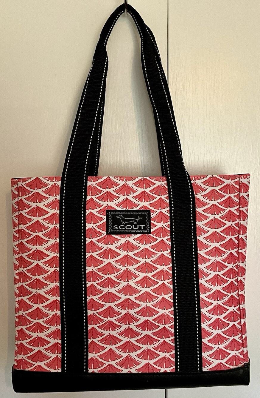 Scout Original Deano Tote In Pink/White Scalloped Fan Pattern With Zipper Pocket